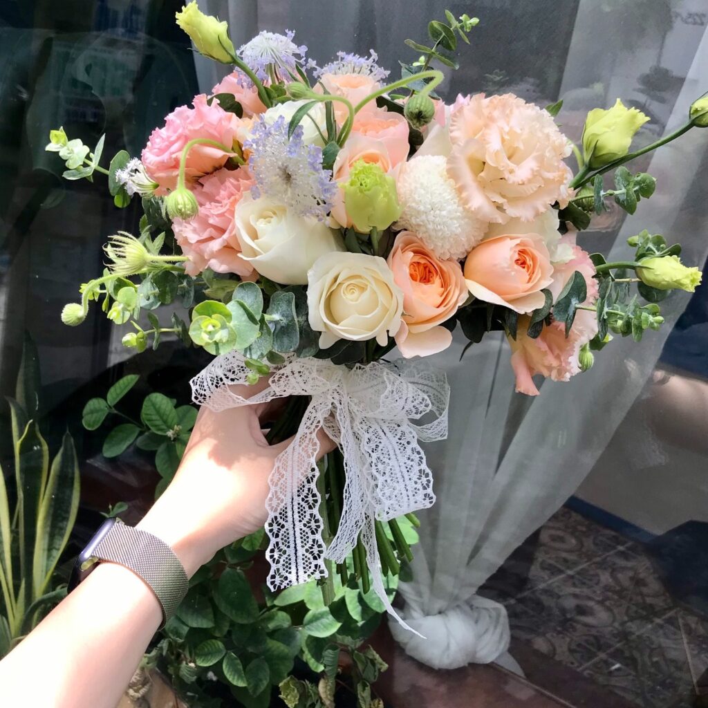 Hoa cầm tay cô dâu