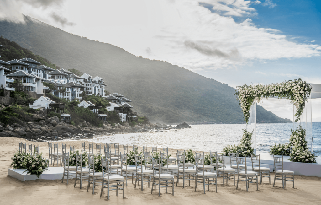 Vì sao InterContinental Danang Sun Peninsula Resort là lựa chọn hàng đầu cho giới mộ điệu và sự kiện Cưới đẳng cấp_Khu vực Lễ cưới bên bờ biển