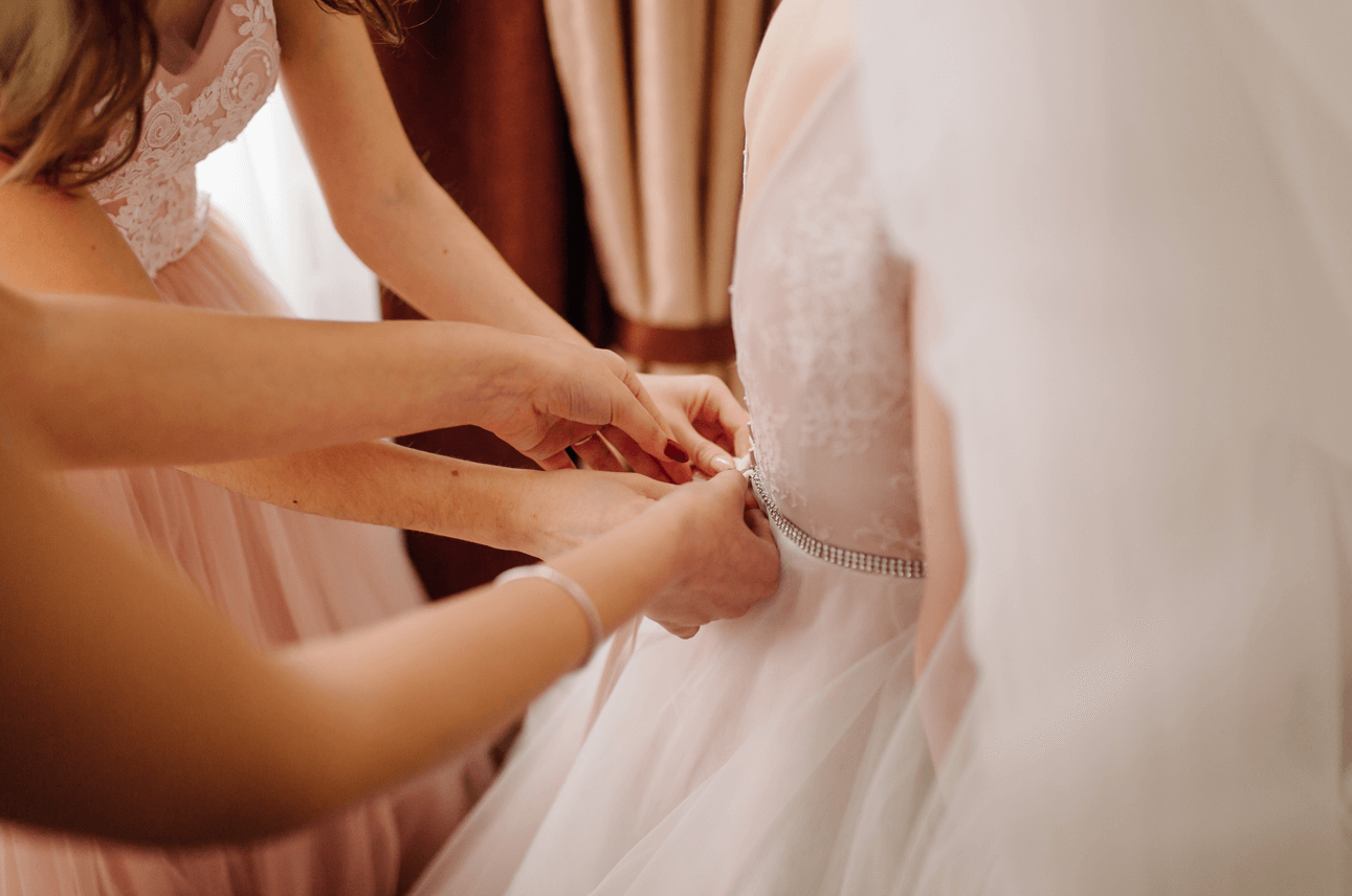 A Comprehensive Wedding dress fitting checklist for the Bride