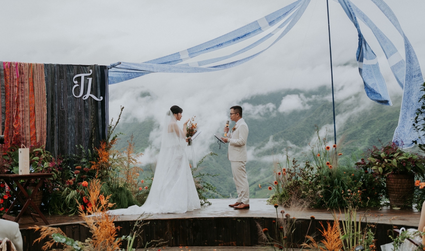 hand-and-heart-wedding-planner