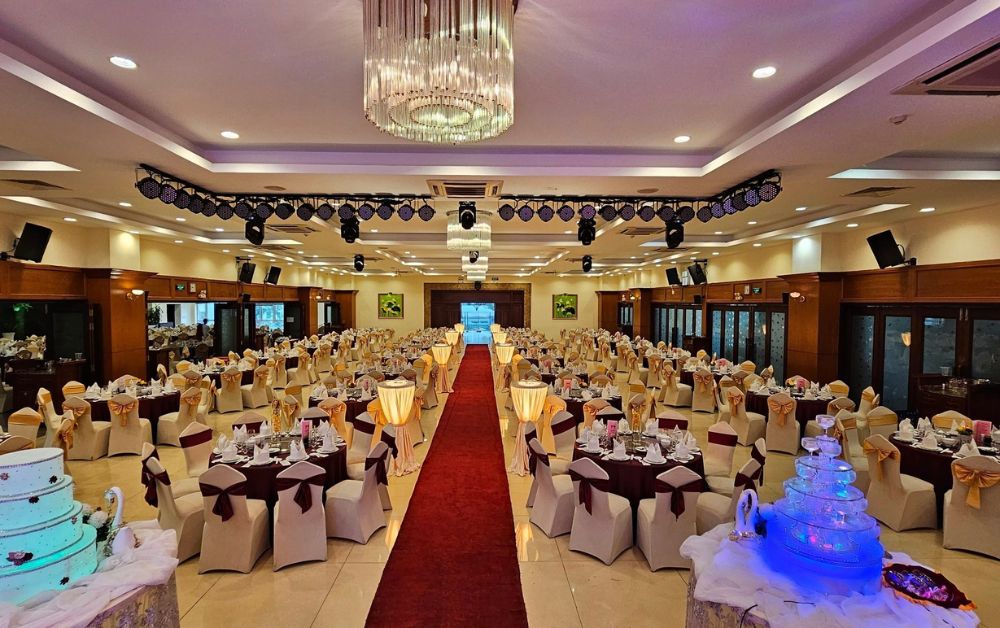 Một không gian đám cưới được bài trí đơn giản tại tiệc cưới 272