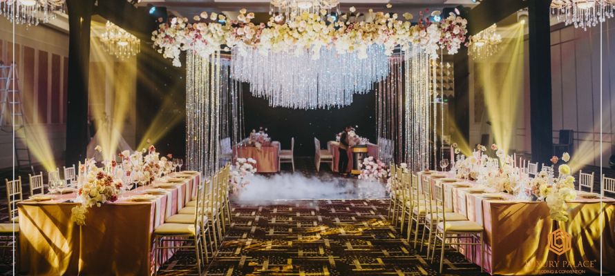 Luxury Palace có dịch vụ setup bàn gia tiên tại nhà hàng