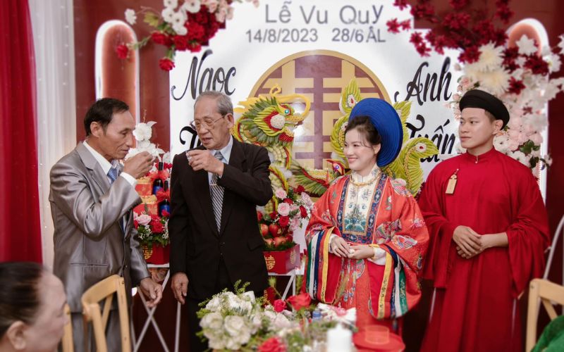 Nghi thức chúc rượu là điều không thể thiếu trong đám cưới truyền thống