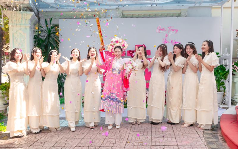 Nhà gái ngập tràn niềm vui trong buổi lễ ăn hỏi