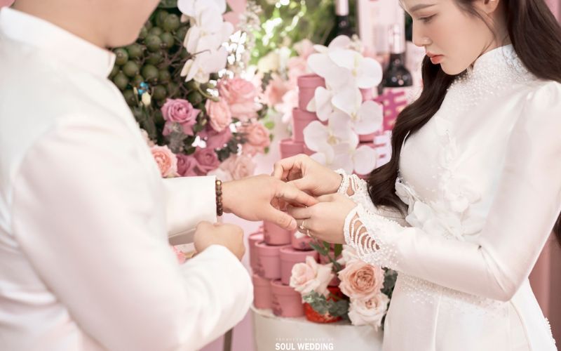 Trao nhẫn cũng là nghi thức không thể thiếu - Nguồn ảnh: Soul Wedding
