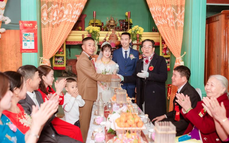 Vai trò của người phát biểu trong lễ ăn hỏi rất quan trọng