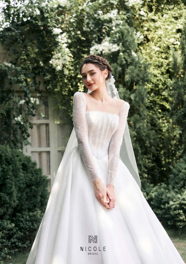 Váy cưới corset dáng đuôi dài tại Nicole Bridal