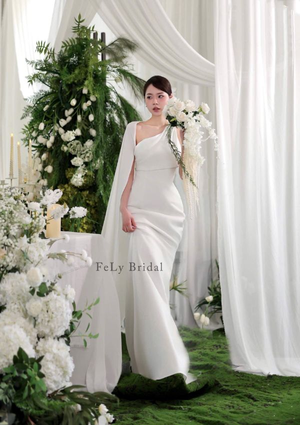 Váy cưới tay cape hiện đại tại FeLy Bridal