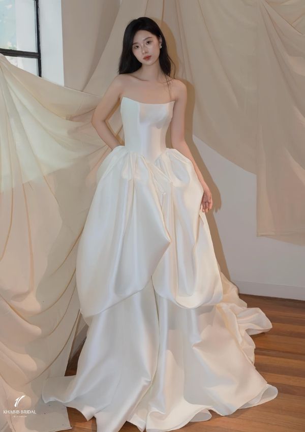 Dáng A-line Hàn Quốc tối giản cho dâu mũm mĩm dáng chữ nhật - Nguồn Khabib Bridal 