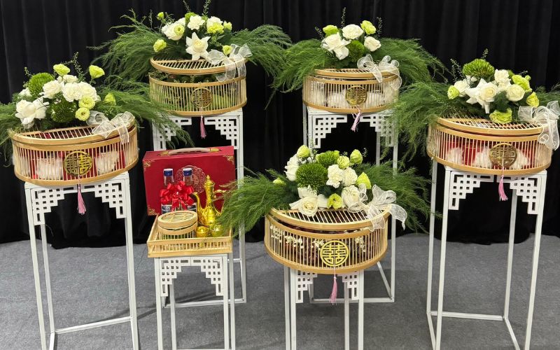 Mâm quả hiện đại thanh lịch chứa đựng bên trong giỏ tre - Nguồn Hải Phong