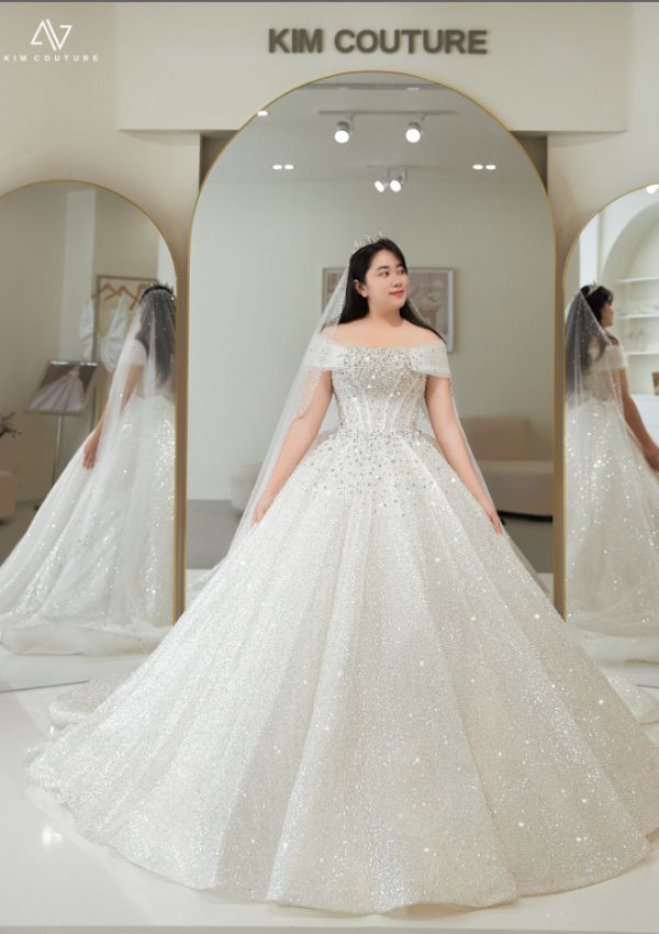 Mẫu váy cưới cho dâu bigsize dáng quả lê - Nguồn Kim Couture
